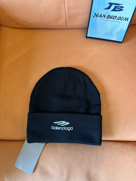 Balenciaga logo embroidered beanie in black