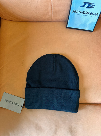 Balenciaga logo embroidered beanie in black