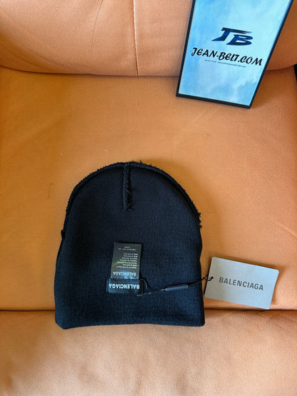 Balenciaga logo embroidered beanie in black