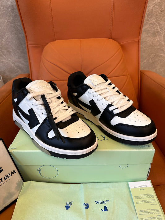 Off-White™ low-top arrow sneakers in black and white