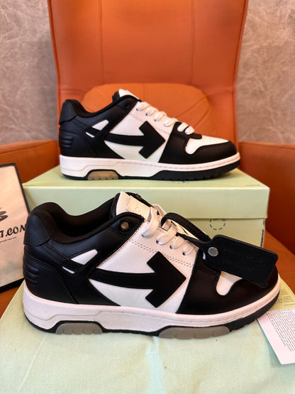 Off-White™ low-top arrow sneakers in black and white