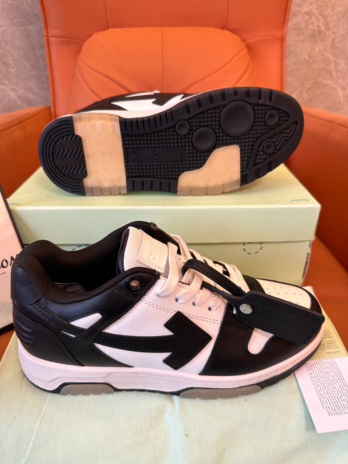 Off-White™ low-top arrow sneakers in black and white