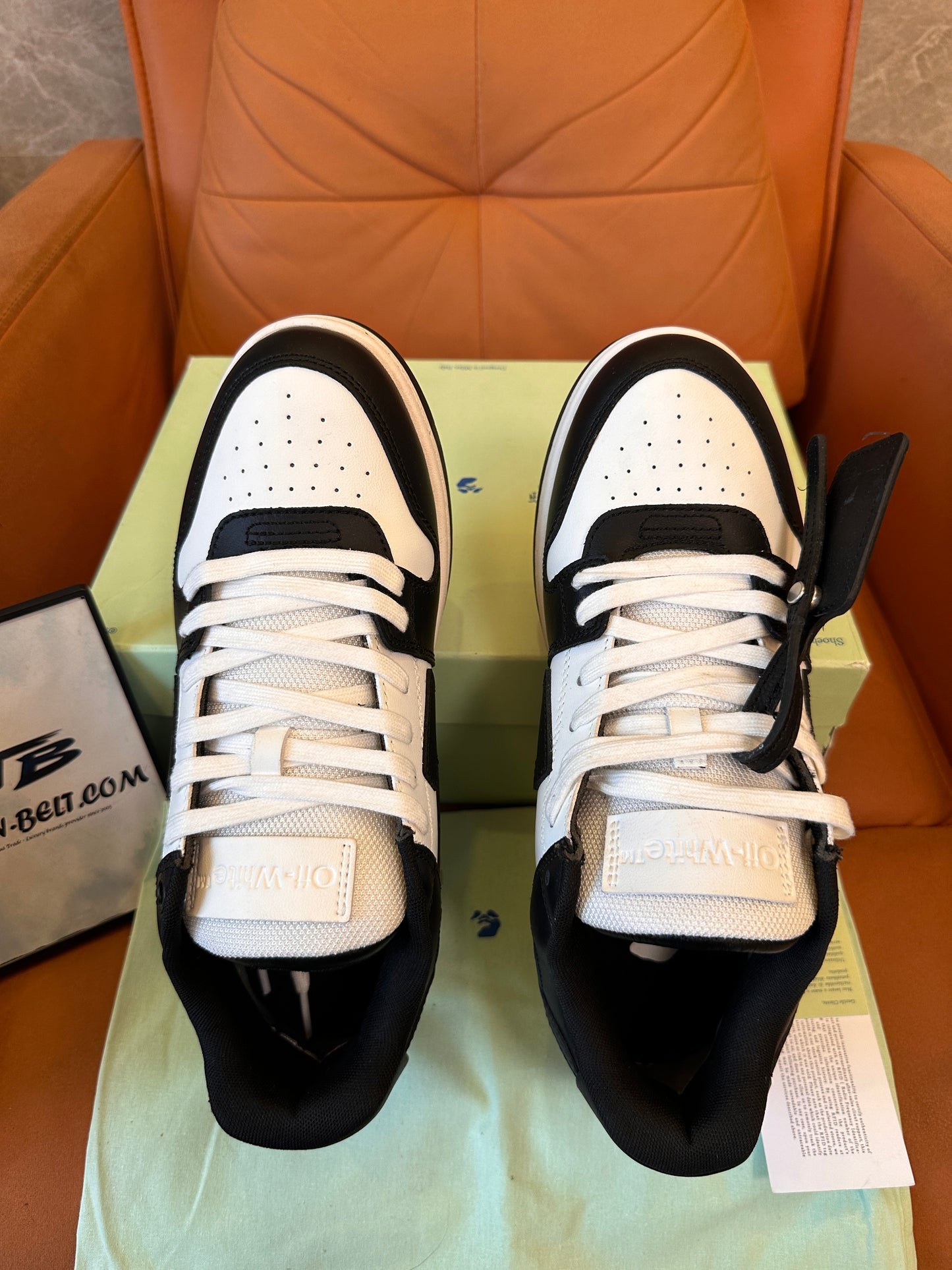 Off-White™ low-top arrow sneakers in black and white