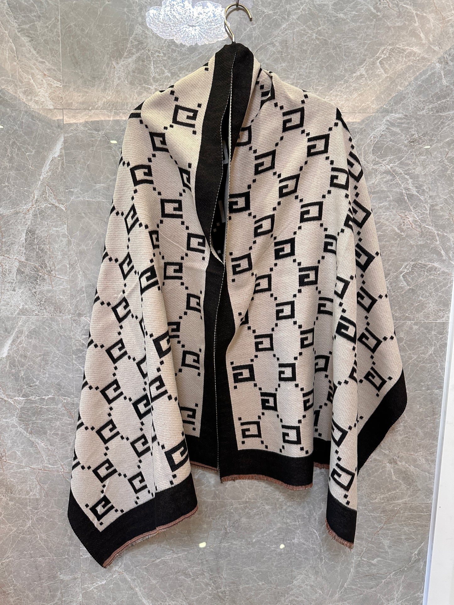 Gucci reversible two-tone wool scarf with signature branding