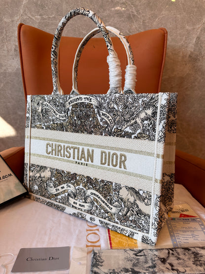 Dior large book tote "Around the World" – black and white embroidered canvas