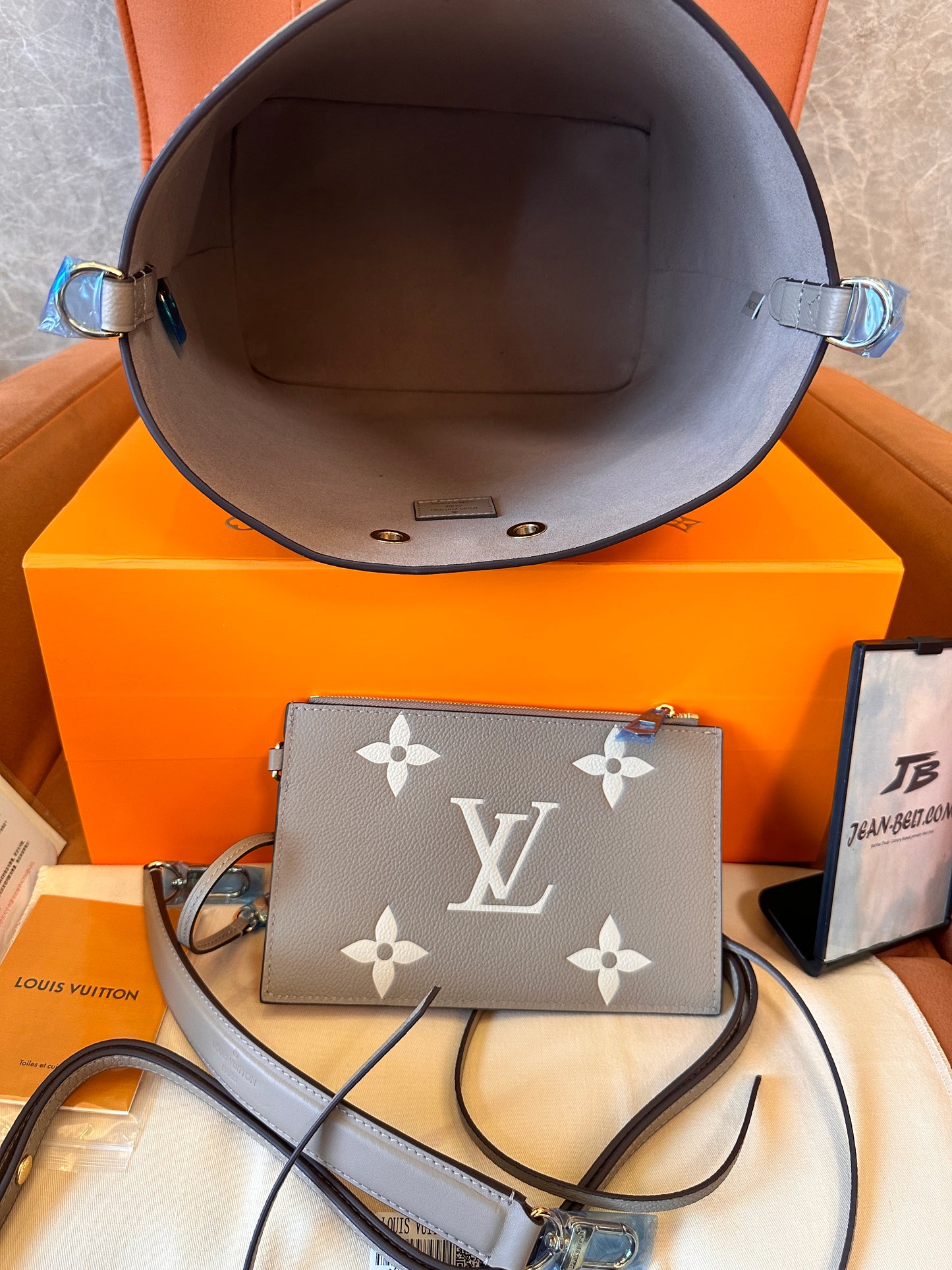 Louis Vuitton Neonoe MM leather shoulder bag