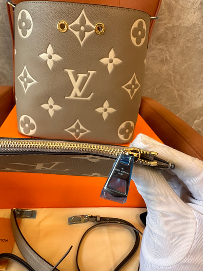 Louis Vuitton Neonoe MM leather shoulder bag