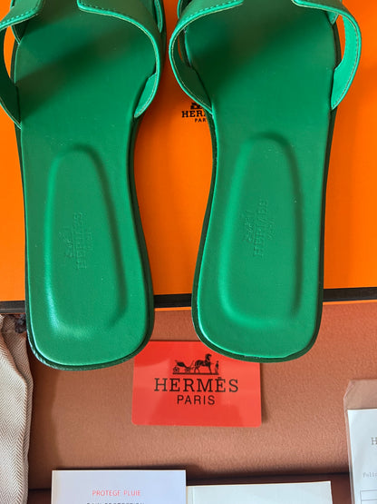 Hermès Oran sandals - brown and green leather slides, classic "H" design