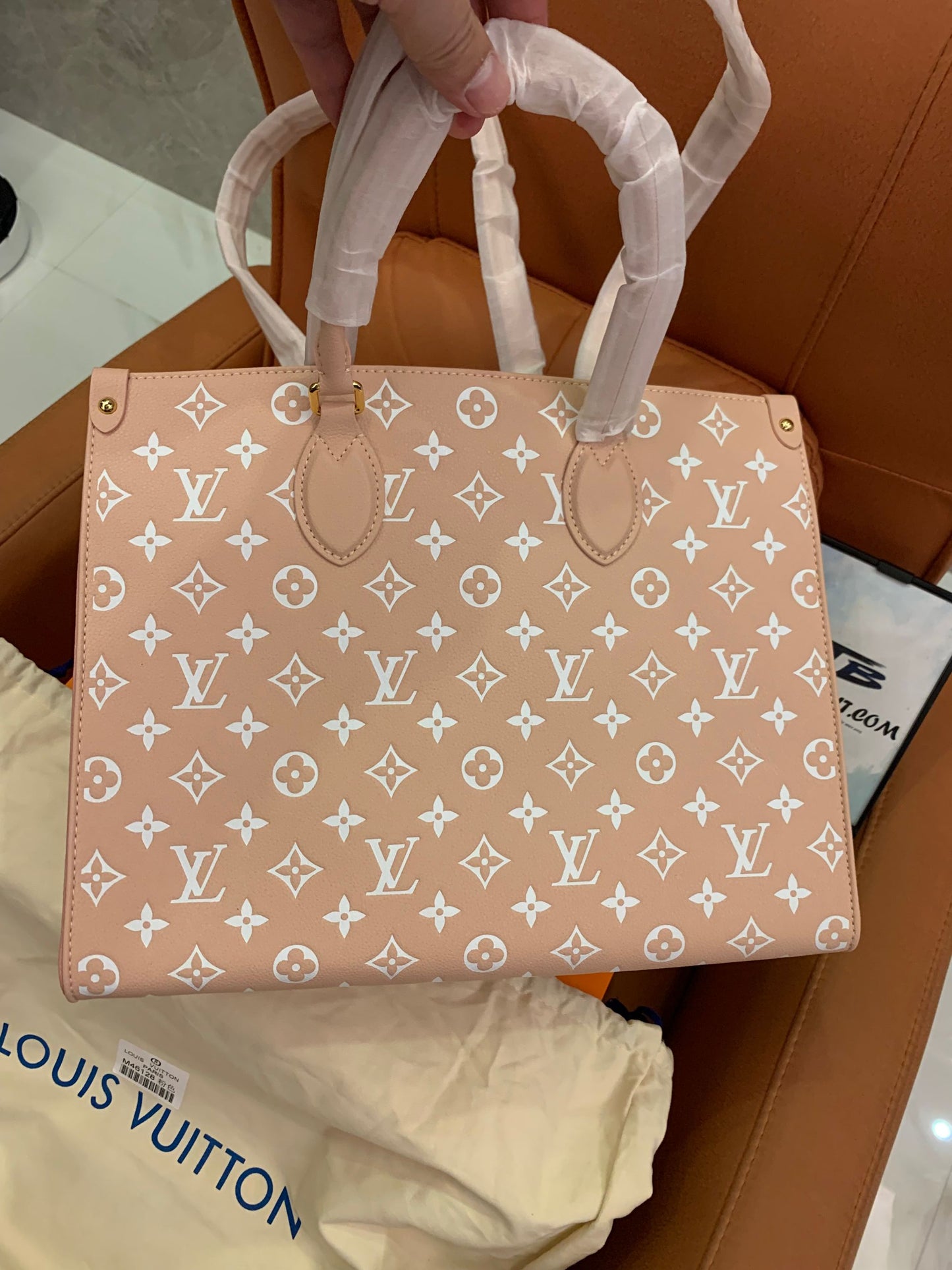 Louis Vuitton empreinte monogram spring in the city onthego mm beige pink yellowe