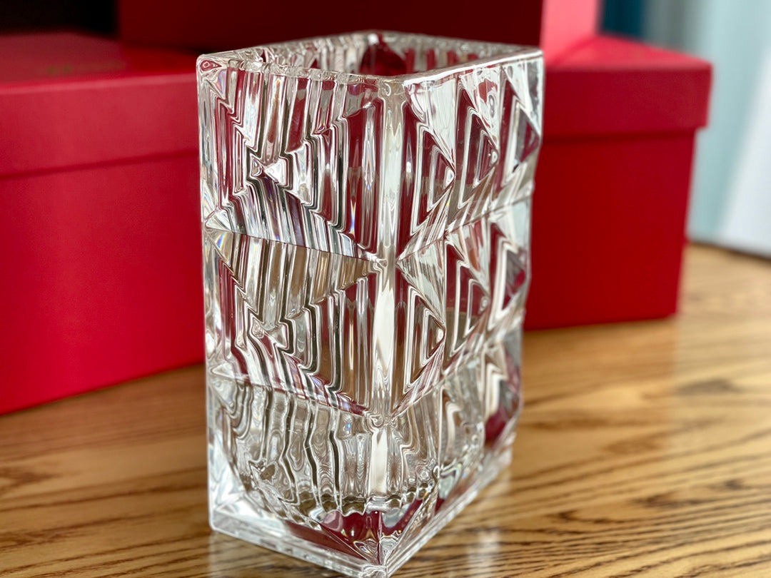 Baccarat Russo Collection - Handcrafted 24K Crystal Vase with Exquisite Cut Design