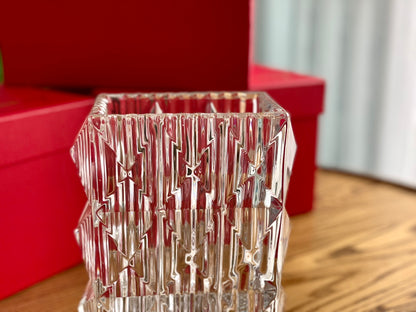 Baccarat Russo Collection - Handcrafted 24K Crystal Vase with Exquisite Cut Design