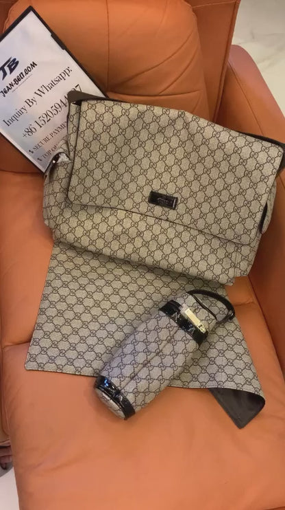 Gucci supreme 211131 diaper bag